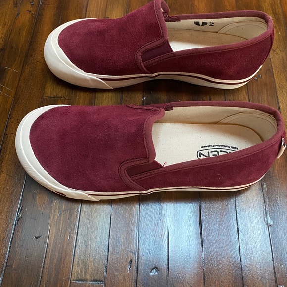 Keen burgundy suede shoes - Picture 3 of 9
